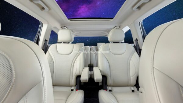2024 XUV700 Captain Seats